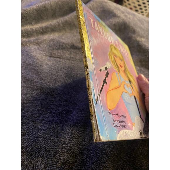 Taylor swift little golden book - Picture 2 of 6